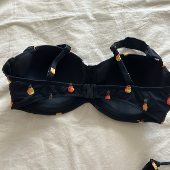 The most adorable Seafolly bikini 🍍 - Picture 3 of 6